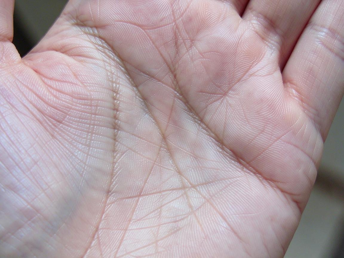 女人感情线上有三角纹代表什么 好不好